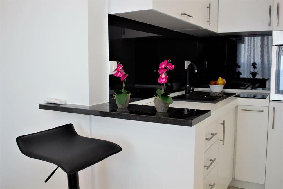 Mariner 602 Apartment Sutomore Bagian luar foto